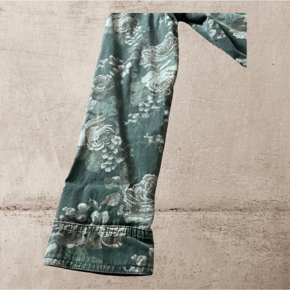 COPY - VOLCOM Cotton Denim The Hunt CAMO FLORAL Jean Jacket Women’s Size 10. - Picture 8 of 16